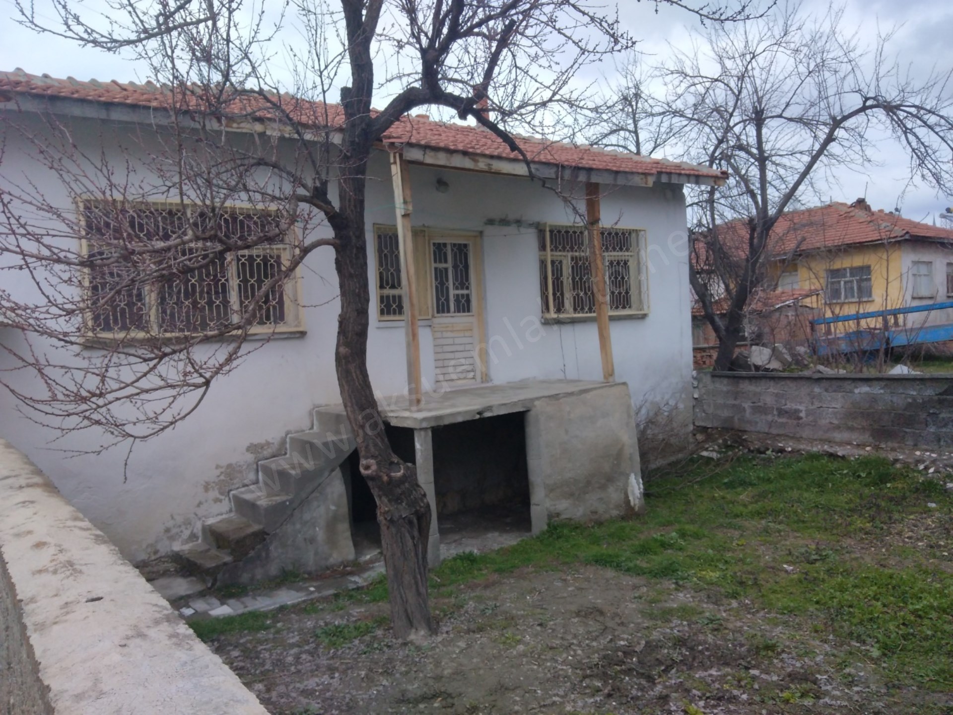 Satlık müstakil bahçeli ev